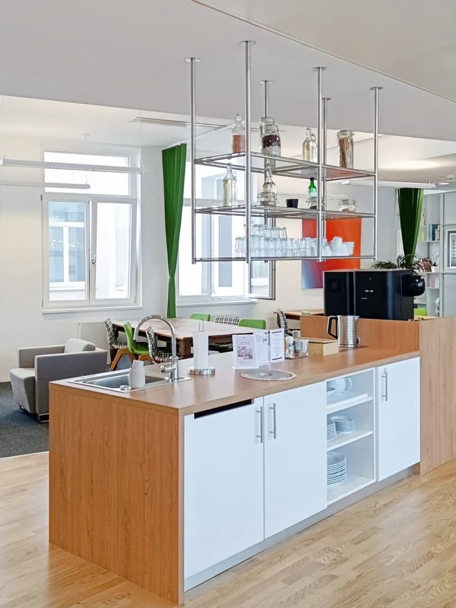 Gewerbeimmobilie mieten in Wien – 1 622 m² – Bild 2 von 9