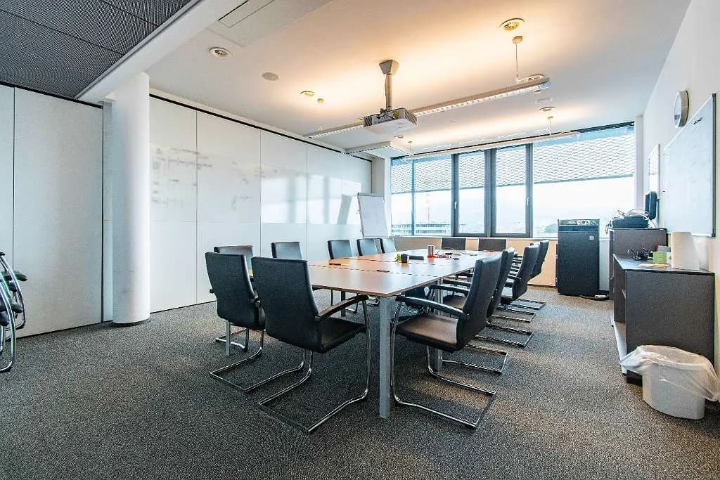 Gewerbeimmobilie mieten in Linz – 2 350 m², € 19 – Bild 3 von 8