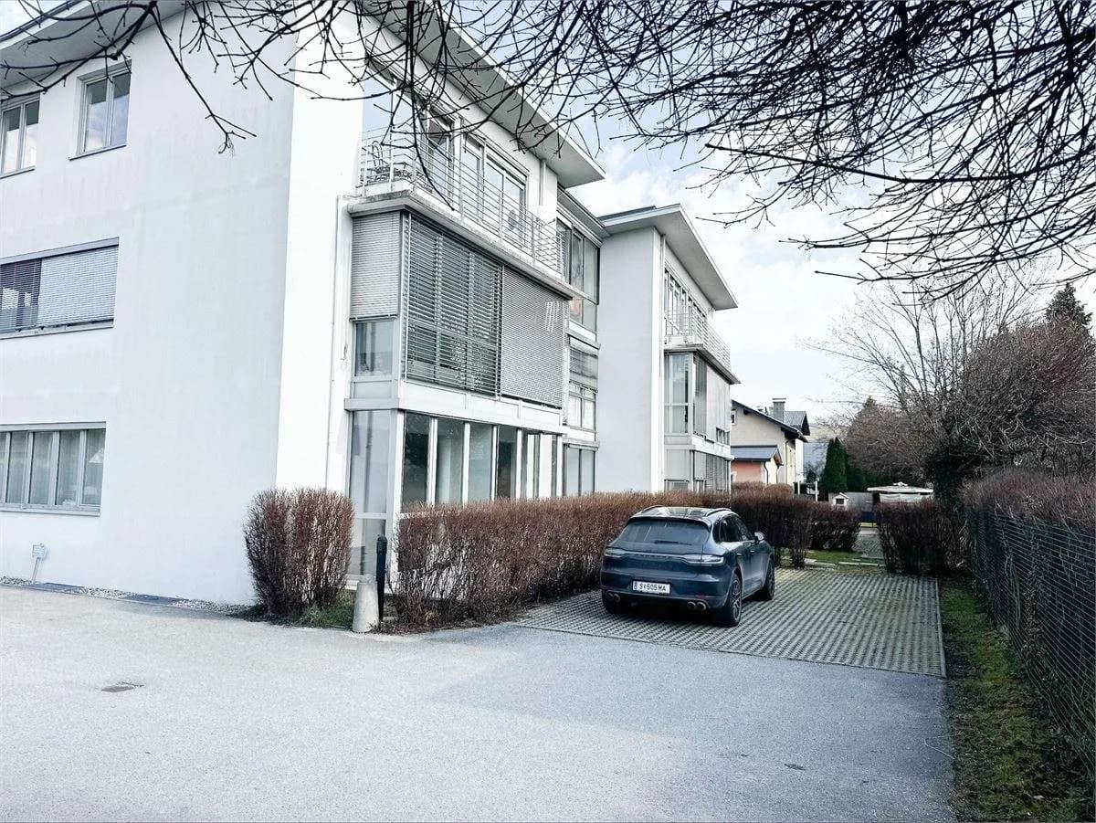 4-Zimmer-Gewerbeimmobilie mieten in Salzburg Stadt – 95 m², € 1.896 – Bild 1 von 11