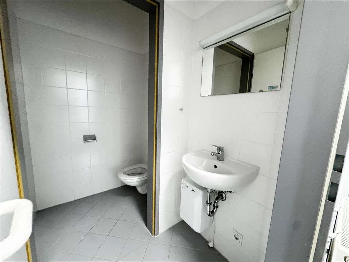 4-Zimmer-Gewerbeimmobilie mieten in Salzburg Stadt – 95 m², € 1.896 – Bild 9 von 11