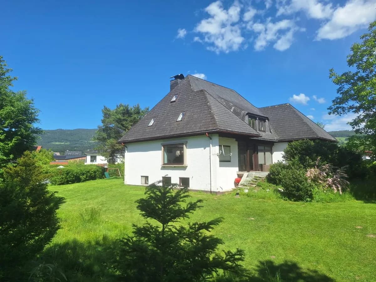 5-Zimmer-Wohnung mieten in Hallein – 240 m², € 3.700 – Bild 1 von 6