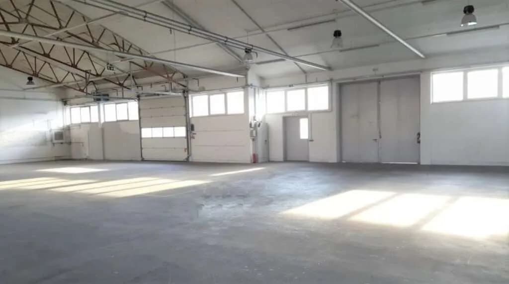 Gewerbeimmobilie mieten in Wels-Land – 1 569 m², € 8.943 – Bild 2 von 4