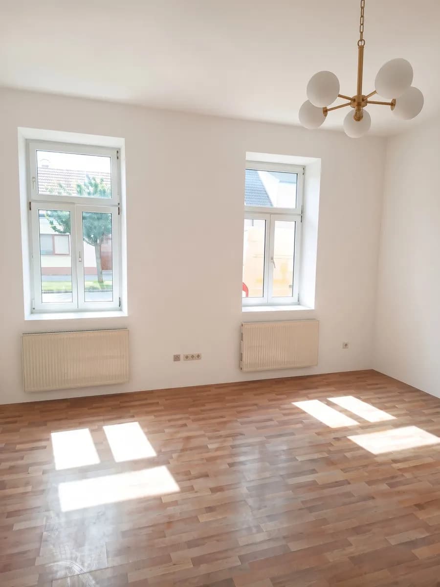 4-Zimmer-Haus mieten in Gänserndorf – 130 m², € 1.200 – Bild 1 von 11