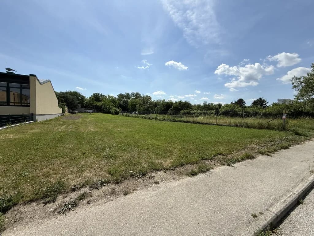 Grundstück kaufen in Wiener Neustadt – 2 017 m², € 535.000 – Bild 1 von 5