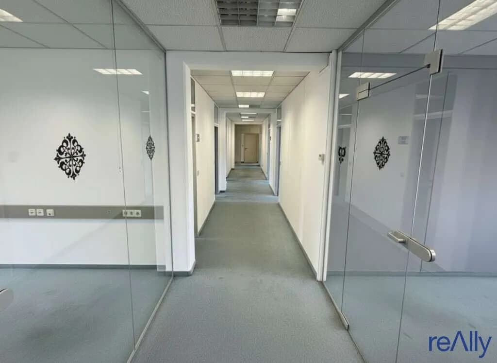 9-Zimmer-Gewerbeimmobilie mieten in Wien – 235 m², € 2.891 – Bild 2 von 17