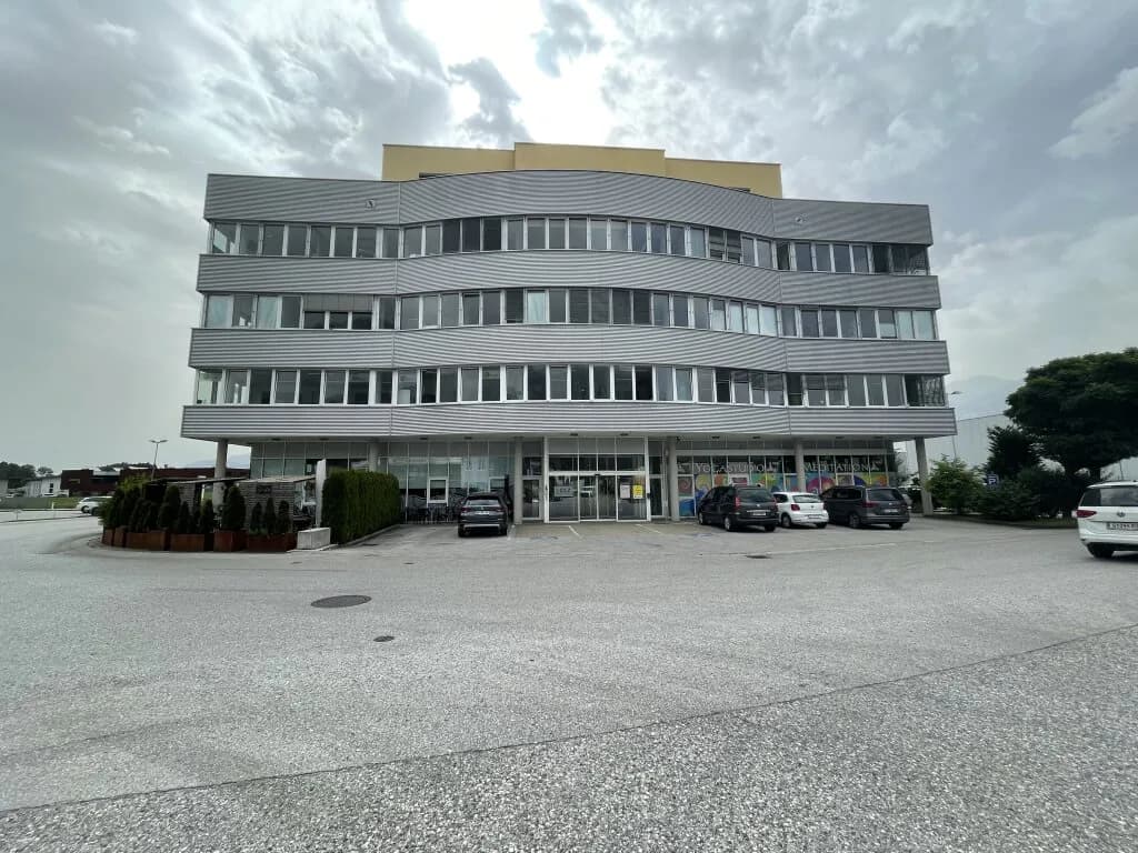 Gewerbeimmobilie mieten in Kufstein – 211 m², € 2.973 – Bild 16 von 17
