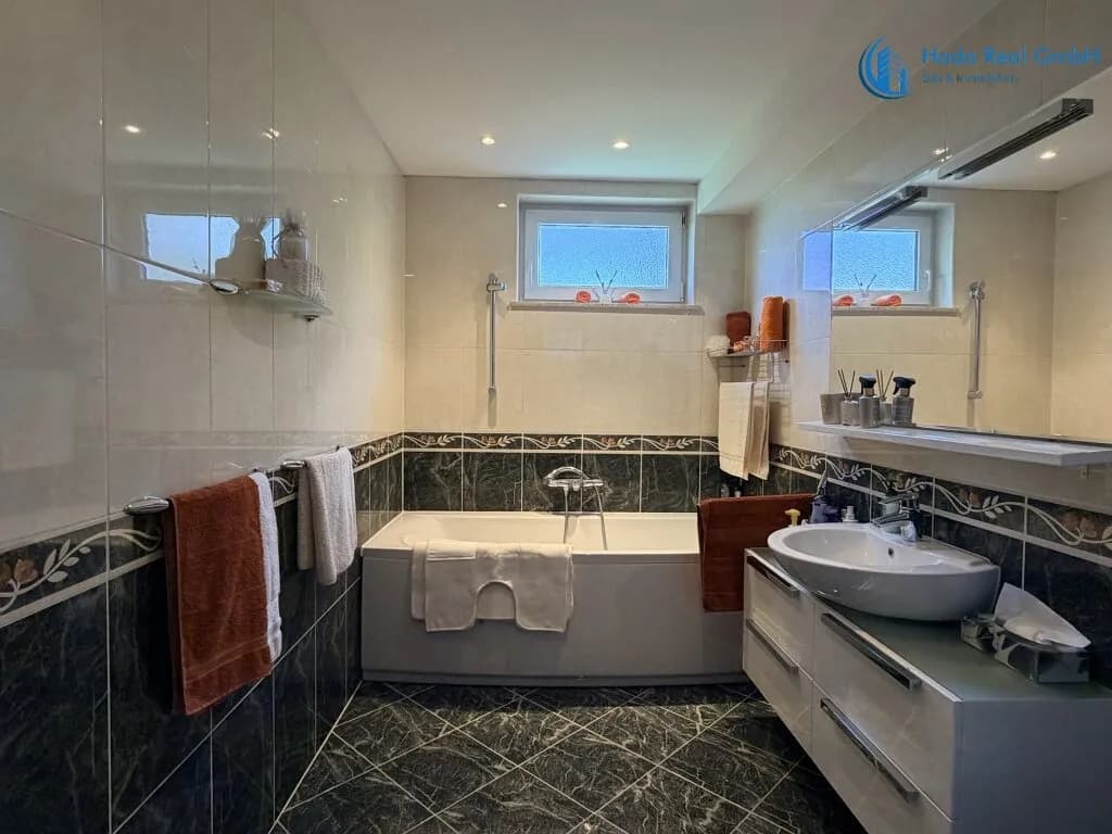 8-Zimmer-Haus kaufen in Baden – 237,1 m², € 1.200.000 – Bild 6 von 62