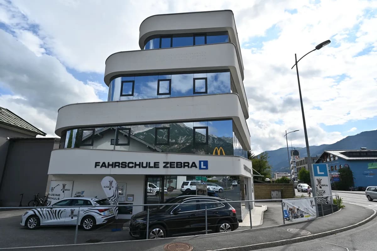 Gewerbeimmobilie mieten in Zell am See – 264 m², € 3.929 – Bild 1 von 11
