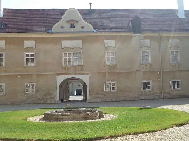 4-Zimmer-Wohnung mieten in Bruck an der Leitha – 180 m², € 1.487 – Bild 12 von 15