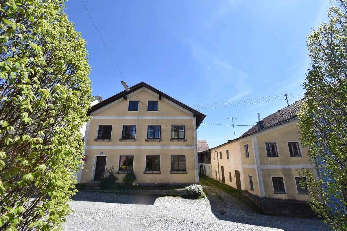 7-Zimmer-Haus kaufen in Rohrbach – 207 m², € 320.000 – Bild 1 von 11