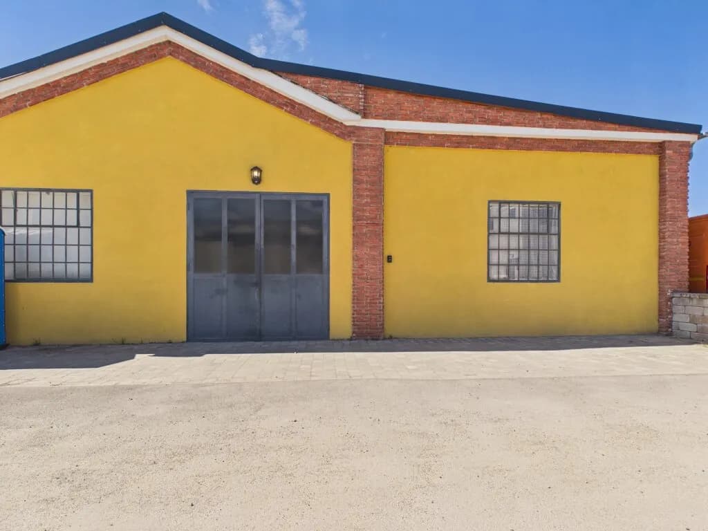 Gewerbeimmobilie mieten in Baden – 210 m², € 1.500