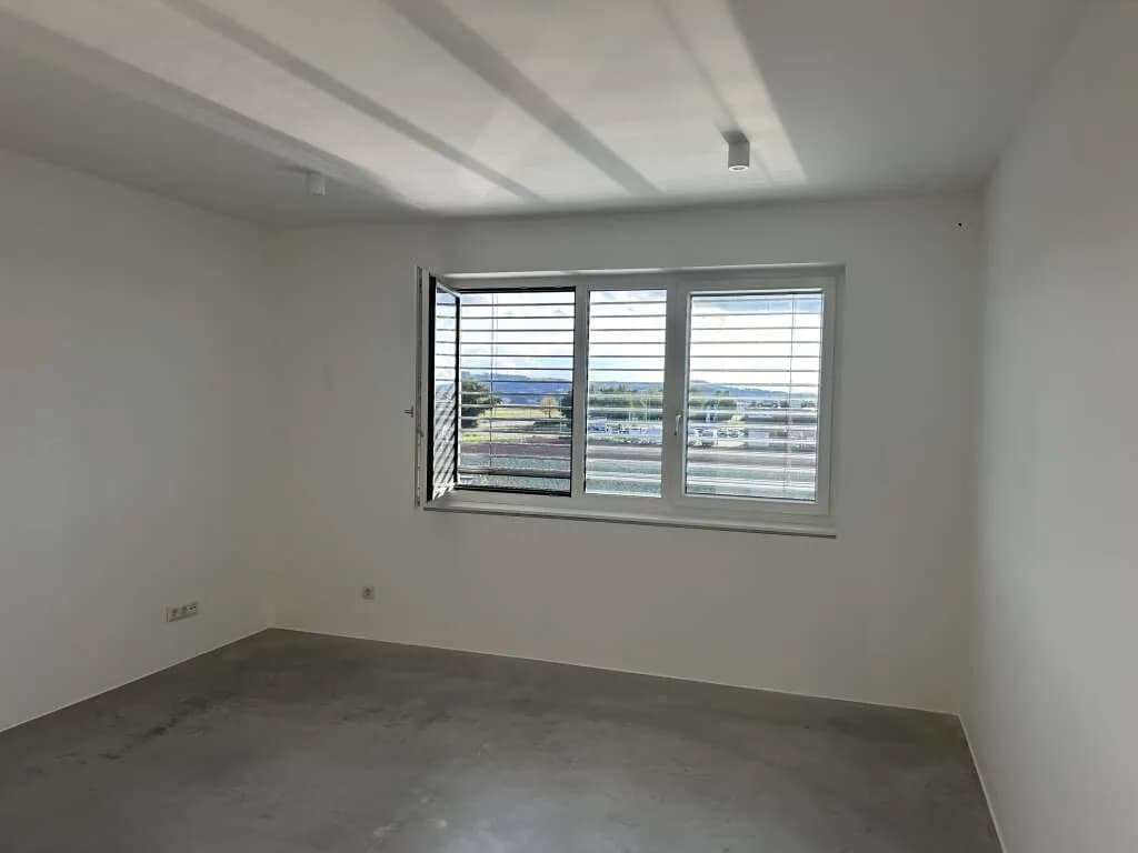 Gewerbeimmobilie mieten in Eferding – 930 m² – Bild 2 von 3