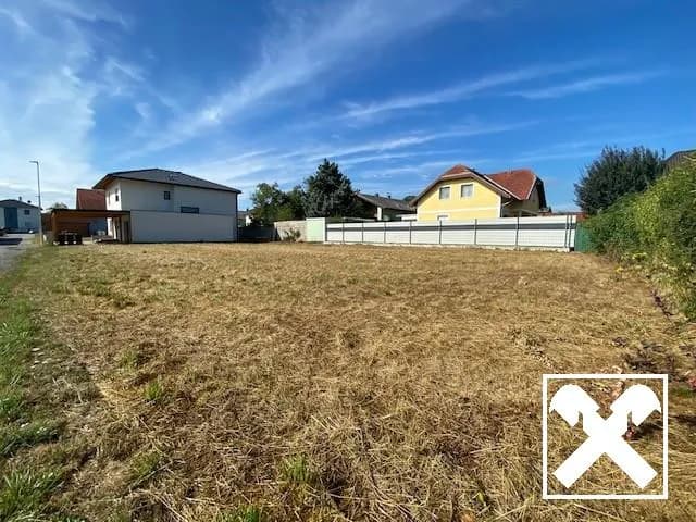 Grundstück kaufen in Wiener Neustadt Land – 632 m², € 165.000