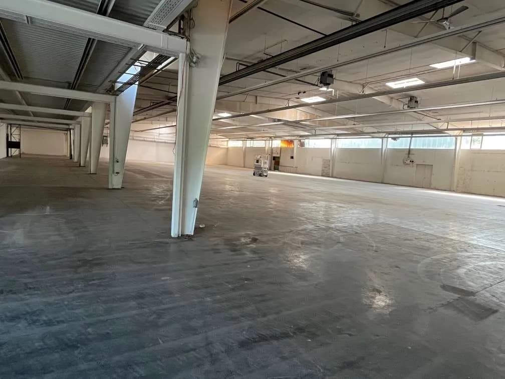 Gewerbeimmobilie mieten in Wiener Neustadt Land – 3 350 m², € 5 – Bild 2 von 16