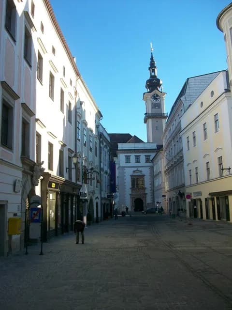 2-Zimmer-Wohnung mieten in Linz – 81 m², € 908