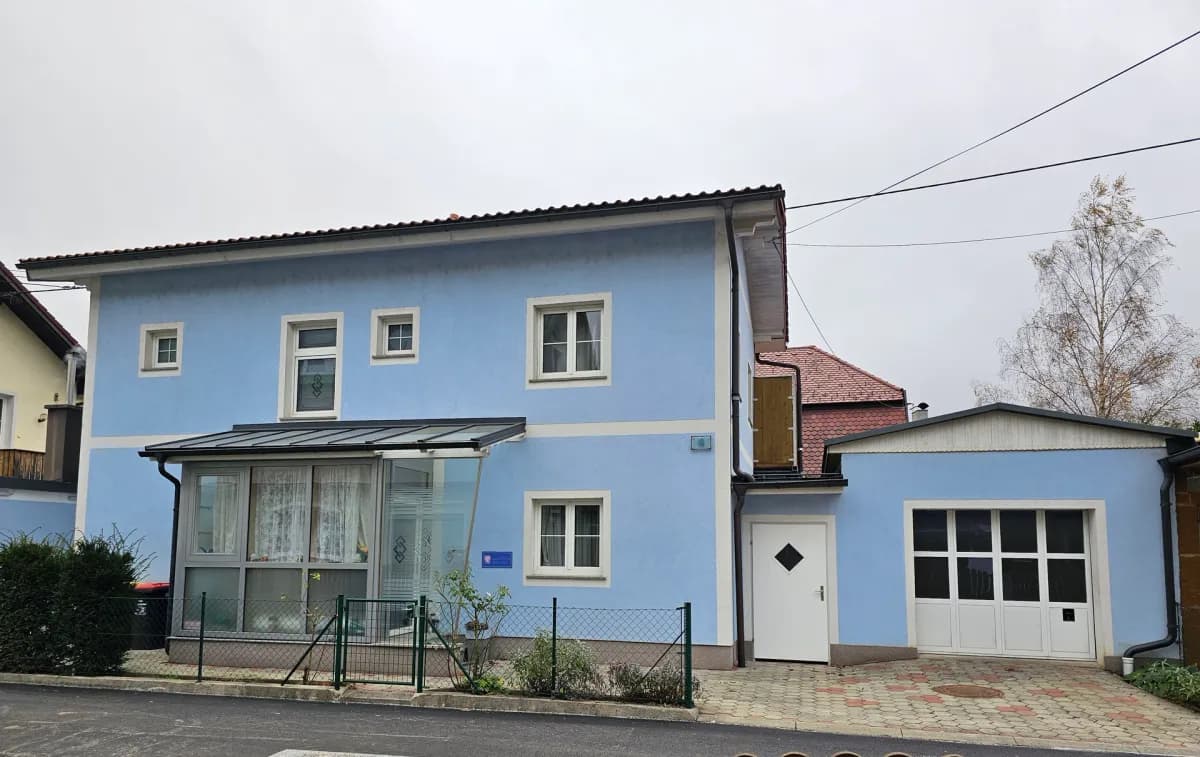 6-Zimmer-Haus kaufen in Gmunden – 175 m², € 420.000 – Bild 1 von 16