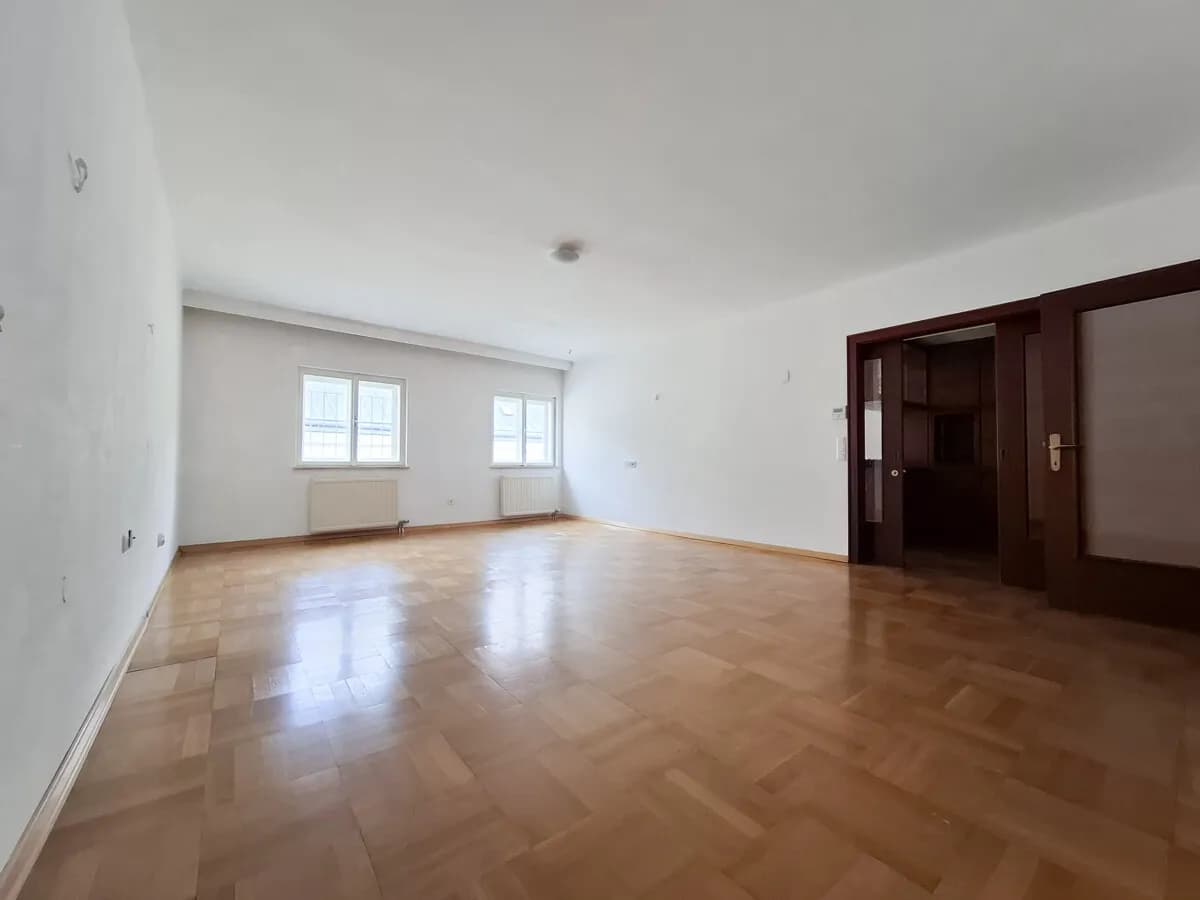 5-Zimmer-Wohnung mieten in Steyr – 146 m², € 1.080 – Bild 1 von 17
