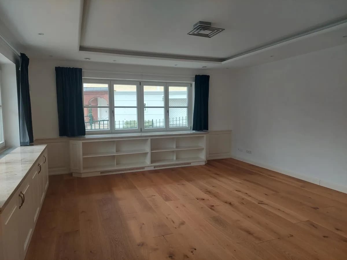 5-Zimmer-Wohnung mieten in Braunau am Inn – 217 m², € 2.000