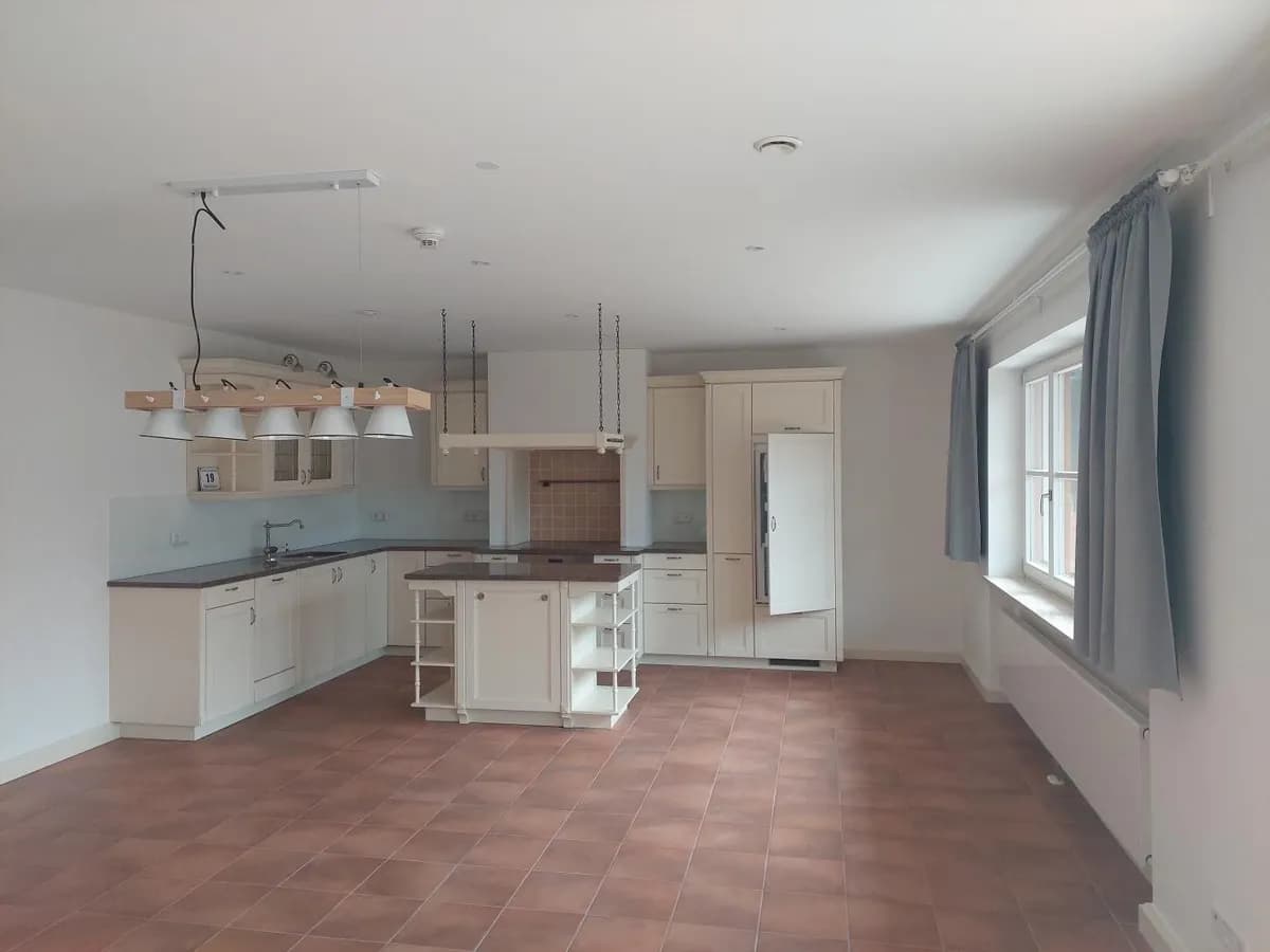 5-Zimmer-Wohnung mieten in Braunau am Inn – 217 m², € 2.000 – Bild 2 von 14