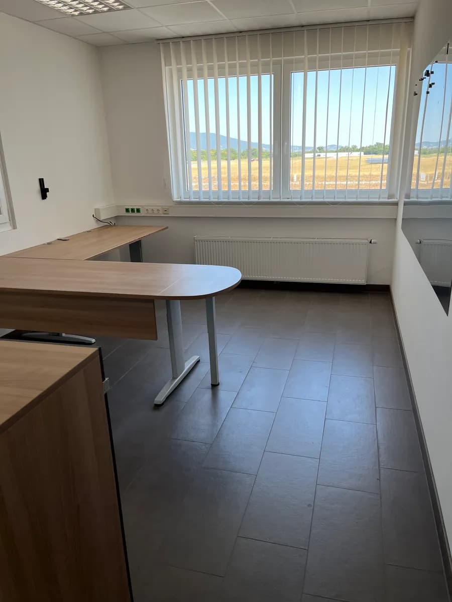 8-Zimmer-Gewerbeimmobilie mieten in Baden – 272 m², € 3.496 – Bild 11 von 19