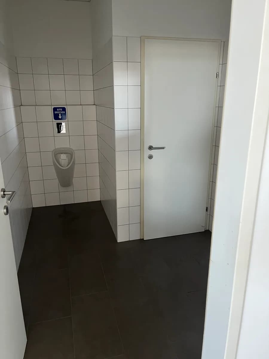 8-Zimmer-Gewerbeimmobilie mieten in Baden – 272 m², € 3.496 – Bild 16 von 19