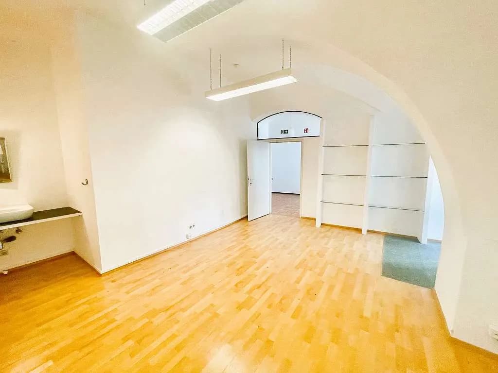 2-Zimmer-Gewerbeimmobilie mieten in Steyr – 53 m², € 499 – Bild 2 von 5