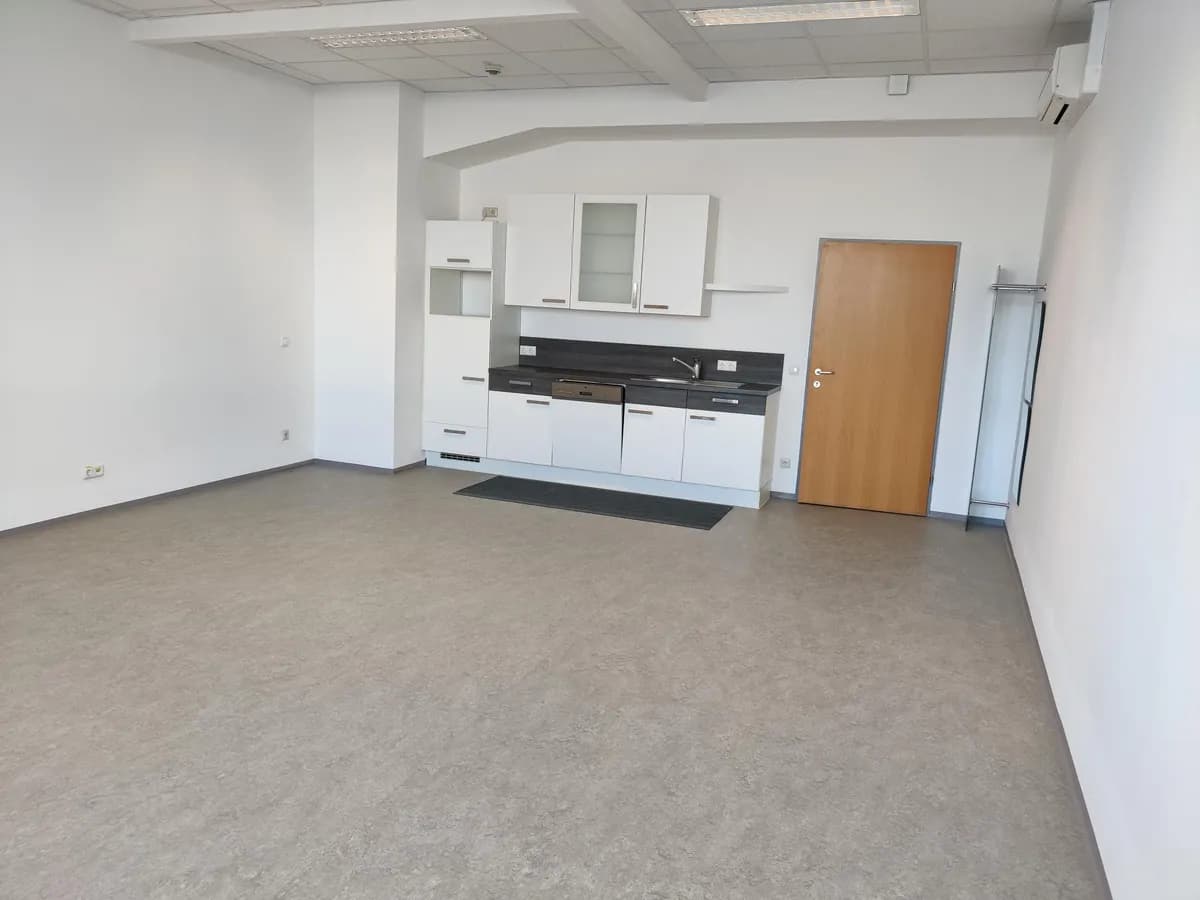 Gewerbeimmobilie mieten in Wels – 43 m², € 517 – Bild 2 von 5