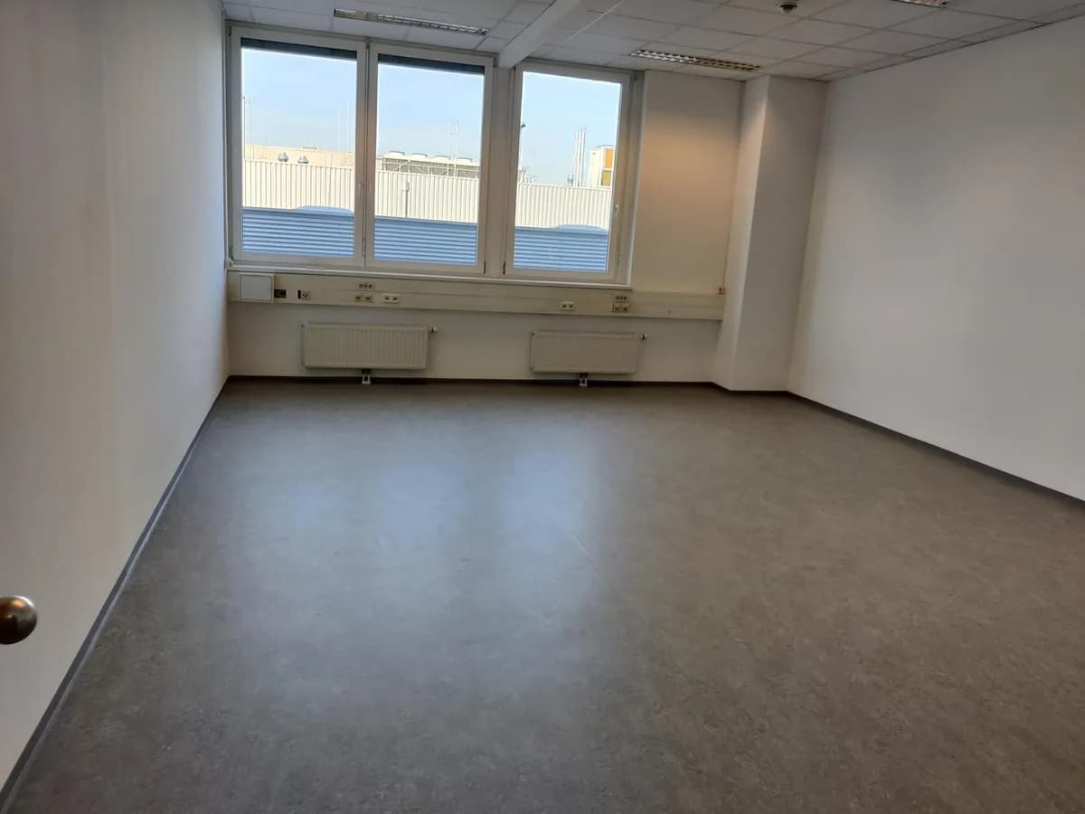 Gewerbeimmobilie mieten in Wels – 43 m², € 517 – Bild 4 von 5