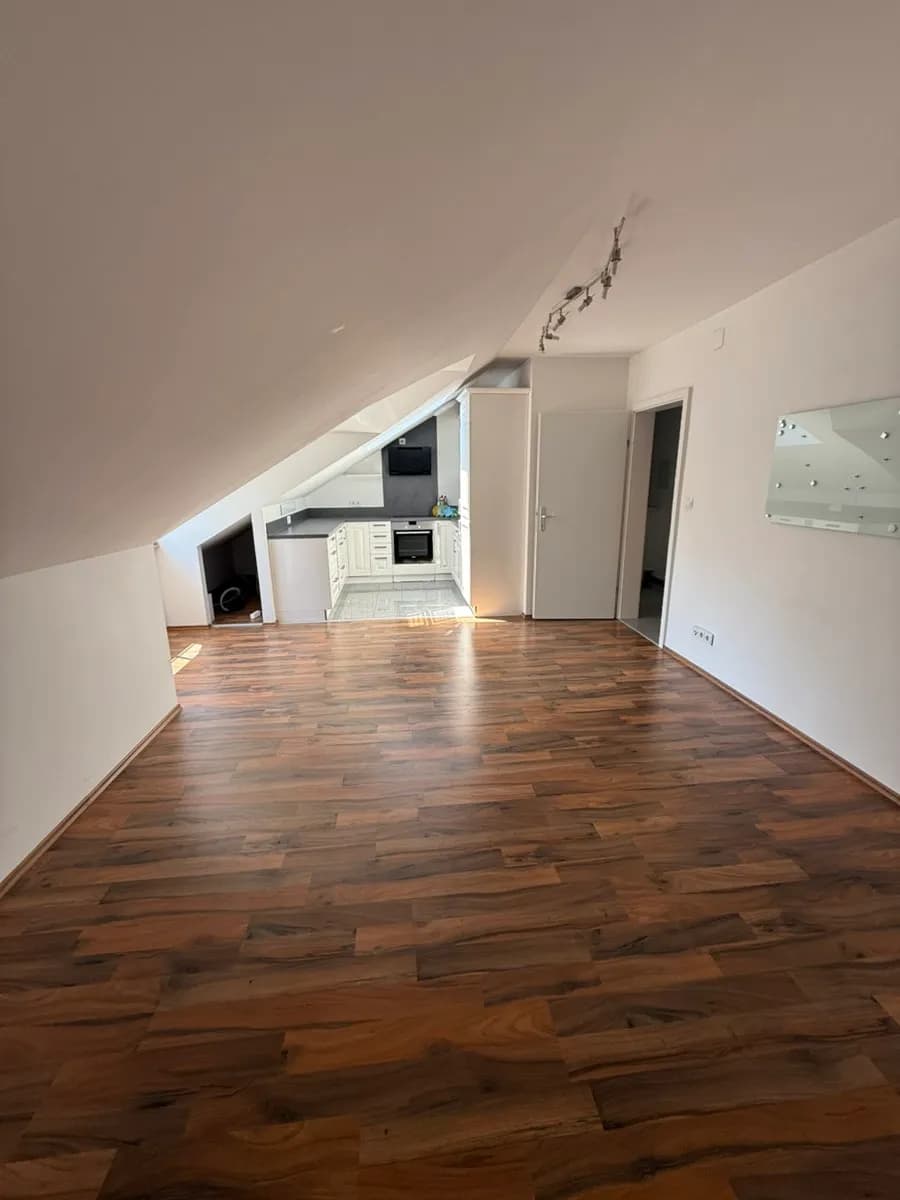 2-Zimmer-Wohnung mieten in Baden – 65 m², € 1.000 – Bild 1 von 16