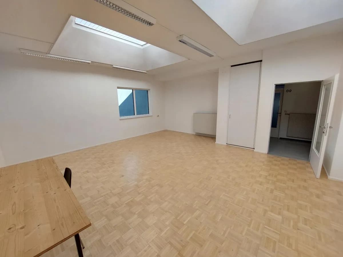 2-Zimmer-Gewerbeimmobilie mieten in Linz – 48 m², € 634 – Bild 3 von 17