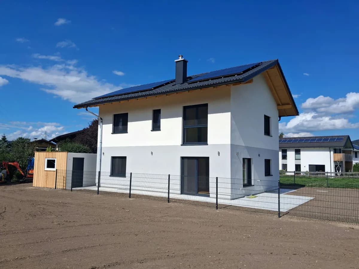 4-Zimmer-Haus mieten in Salzburg-Umgebung – 195 m², € 3.450 – Bild 1 von 15