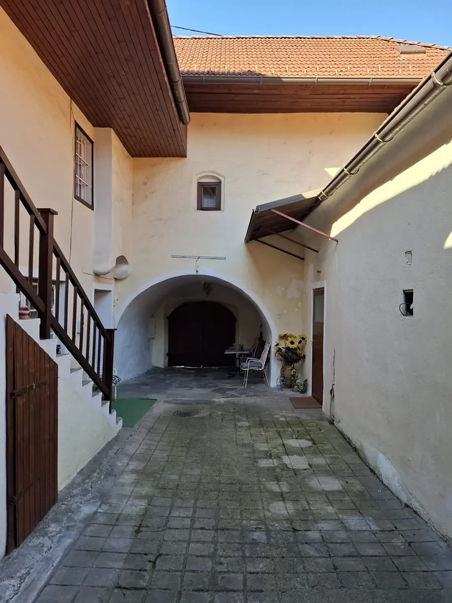 8-Zimmer-Haus kaufen in Krems Land – 200 m², € 350.000 – Bild 2 von 3