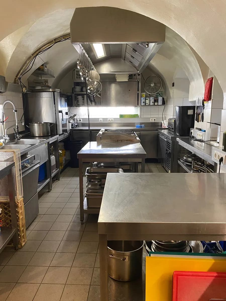 5-Zimmer-Gewerbeimmobilie mieten in Graz – 140 m², € 2.200 – Bild 8 von 9