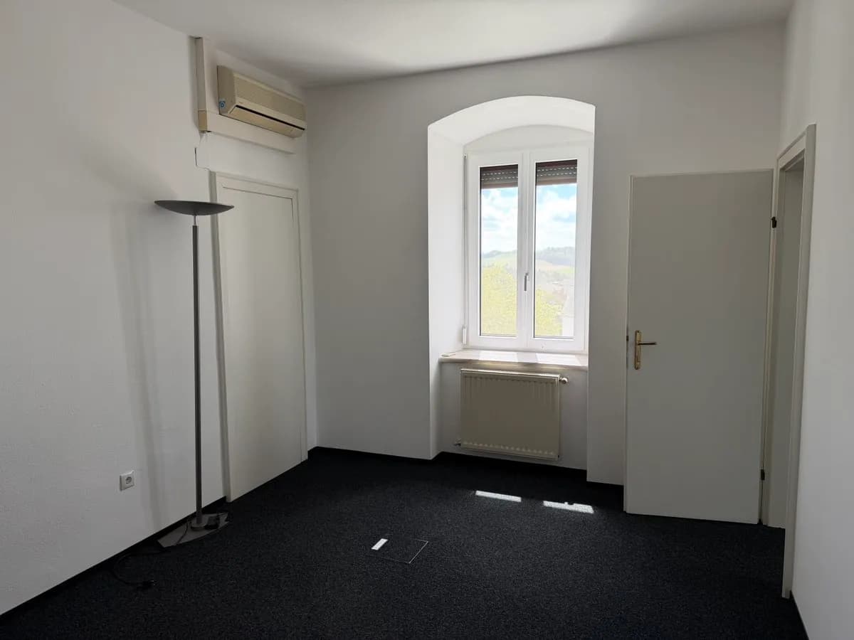 2-Zimmer-Gewerbeimmobilie mieten in Rohrbach – 30 m², € 210 – Bild 4 von 9