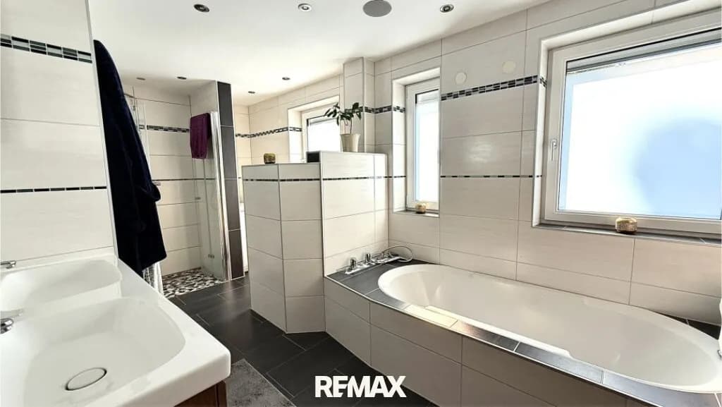 12-Zimmer-Gewerbeimmobilie kaufen in Vöcklabruck – 285 m², € 599.000 – Bild 9 von 28