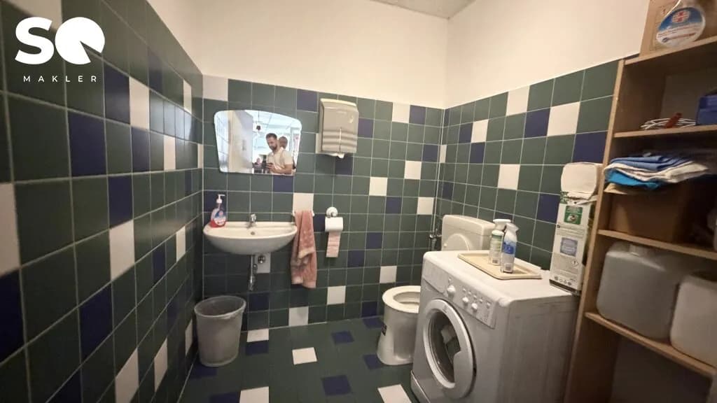 8-Zimmer-Gewerbeimmobilie mieten in Wien – 390 m², € 3.000 – Bild 4 von 19