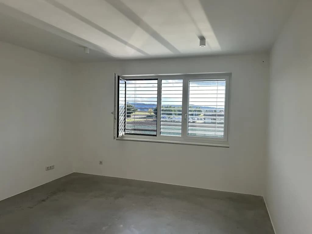 Gewerbeimmobilie mieten in Eferding – 800 m² – Bild 2 von 3