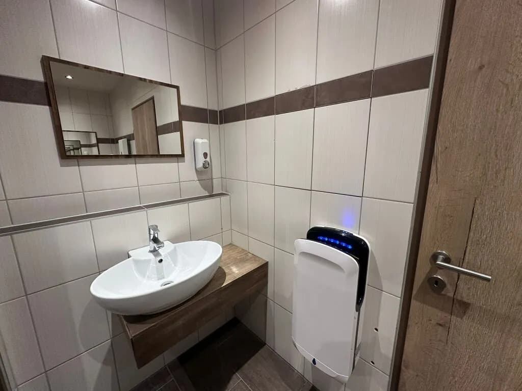 Gewerbeimmobilie mieten in Innsbruck-Land – 155 m², € 3.054 – Bild 16 von 22