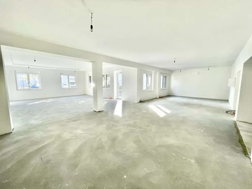 Gewerbeimmobilie mieten in Neusiedl am See – 181 m², € 1.800