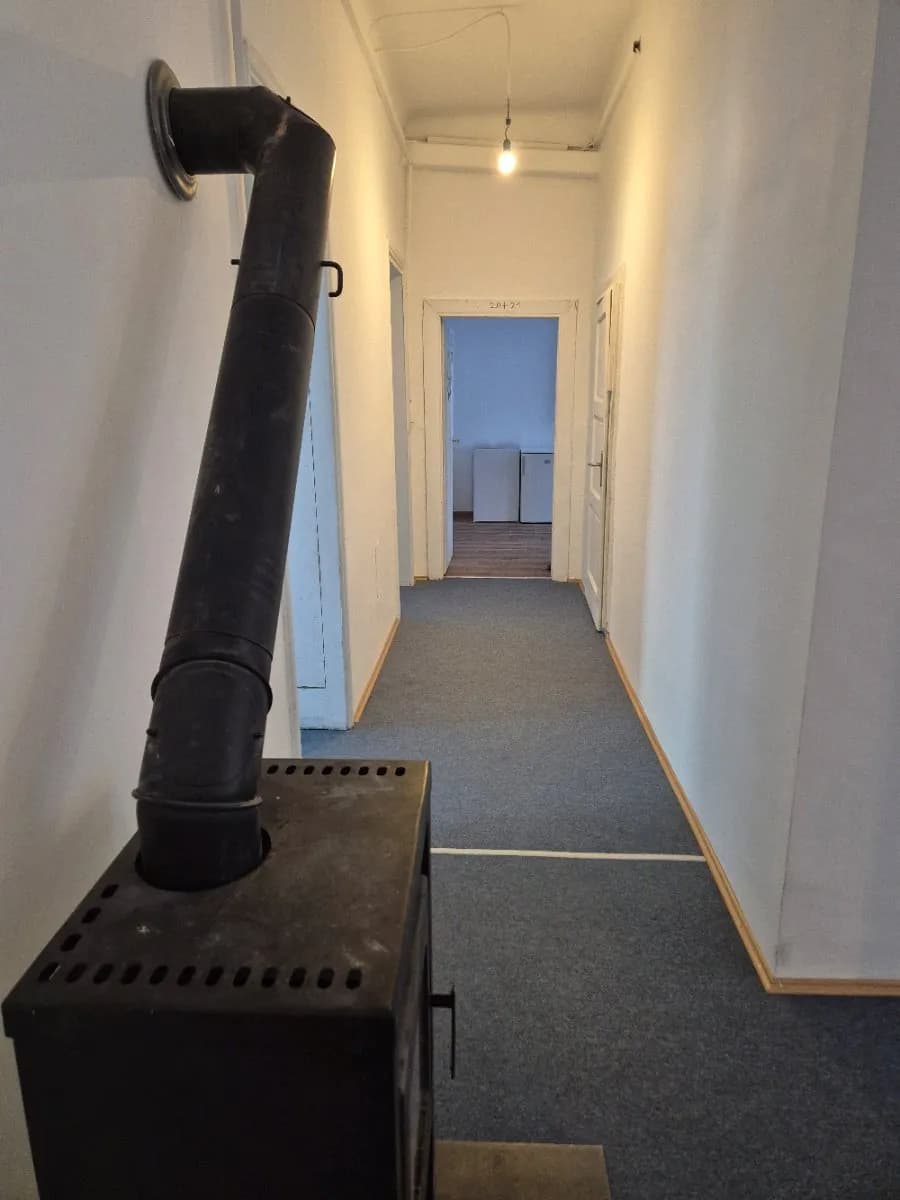 7-Zimmer-Wohnung mieten in Wien – 210 m², € 800 – Bild 1 von 24