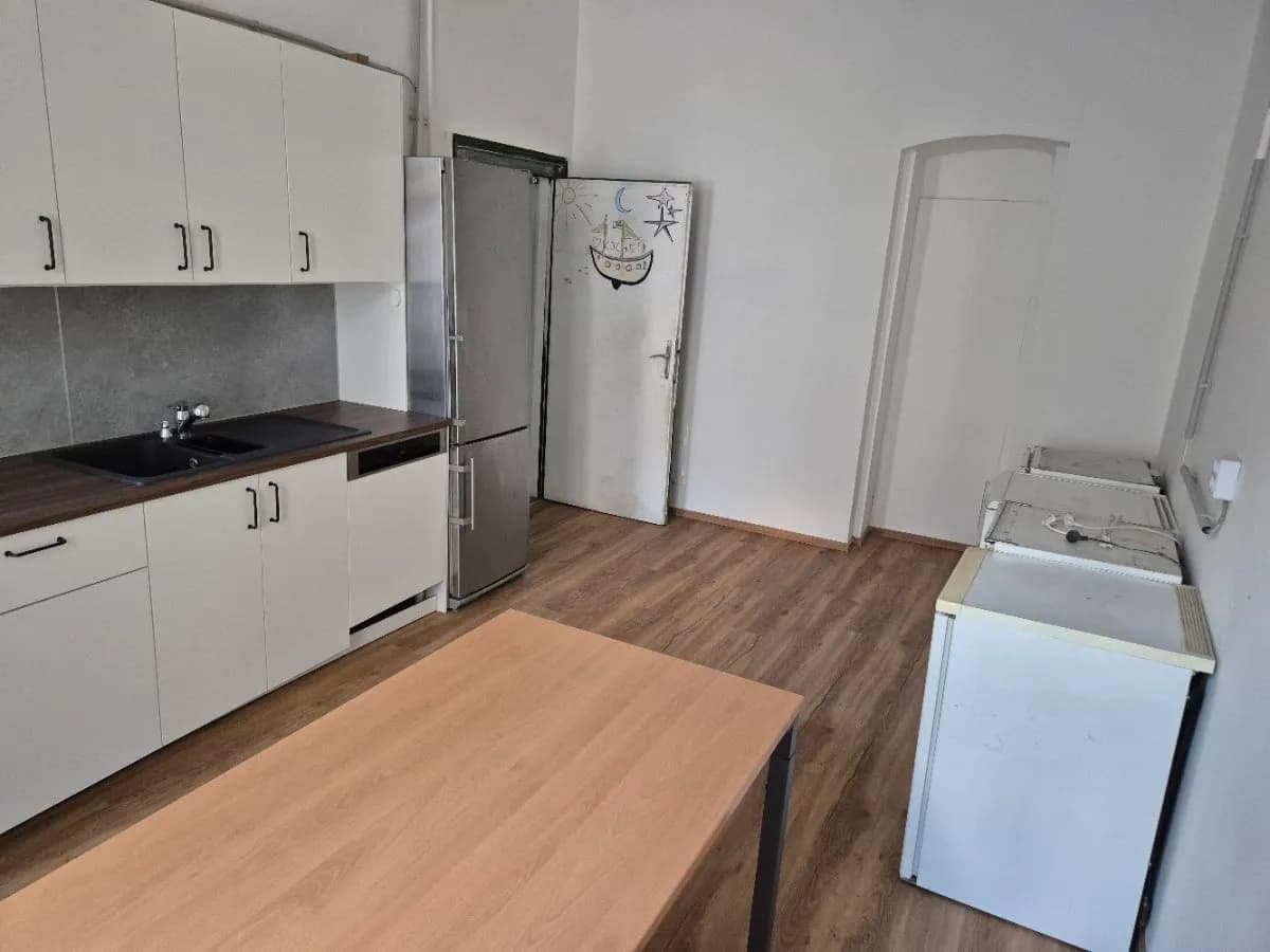 7-Zimmer-Wohnung mieten in Wien – 210 m², € 800 – Bild 22 von 24