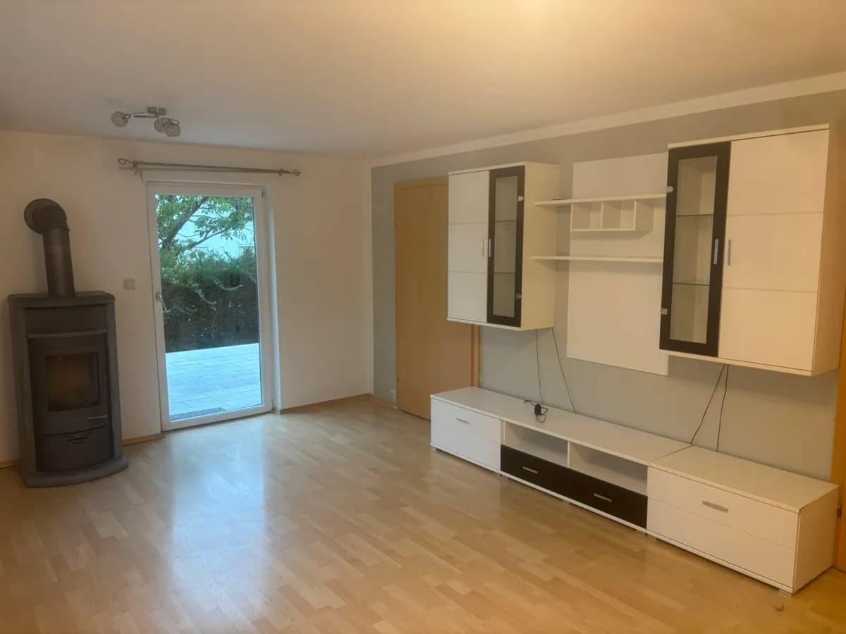 2-Zimmer-Wohnung mieten in Vöcklabruck – 80 m², € 1.100 – Bild 2 von 9