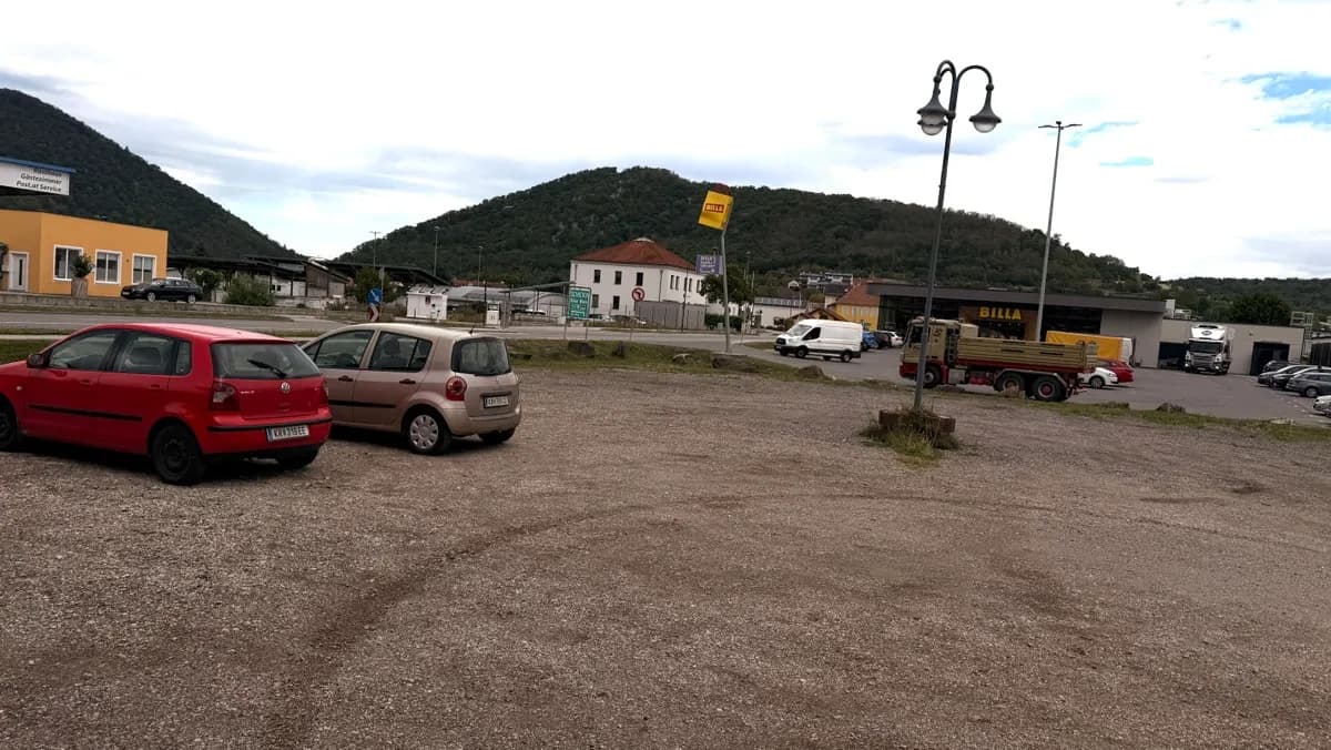 Immobilie mieten in Krems Land – 1 500 m², € 2.000 – Bild 1 von 6