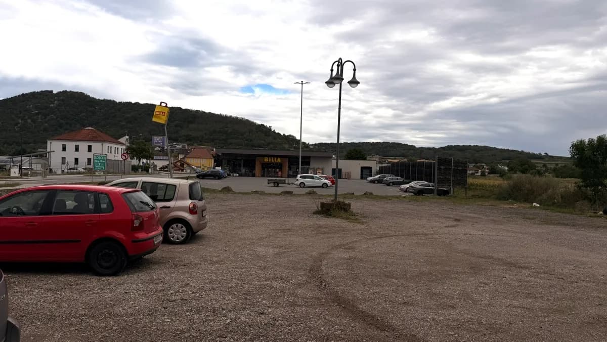 Immobilie mieten in Krems Land – 1 500 m², € 2.000 – Bild 2 von 6