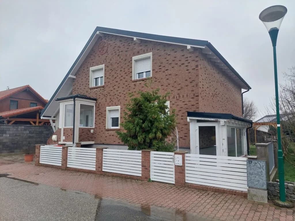 7-Zimmer-Haus kaufen in Bruck an der Leitha – 260 m², € 450.000 – Bild 2 von 42
