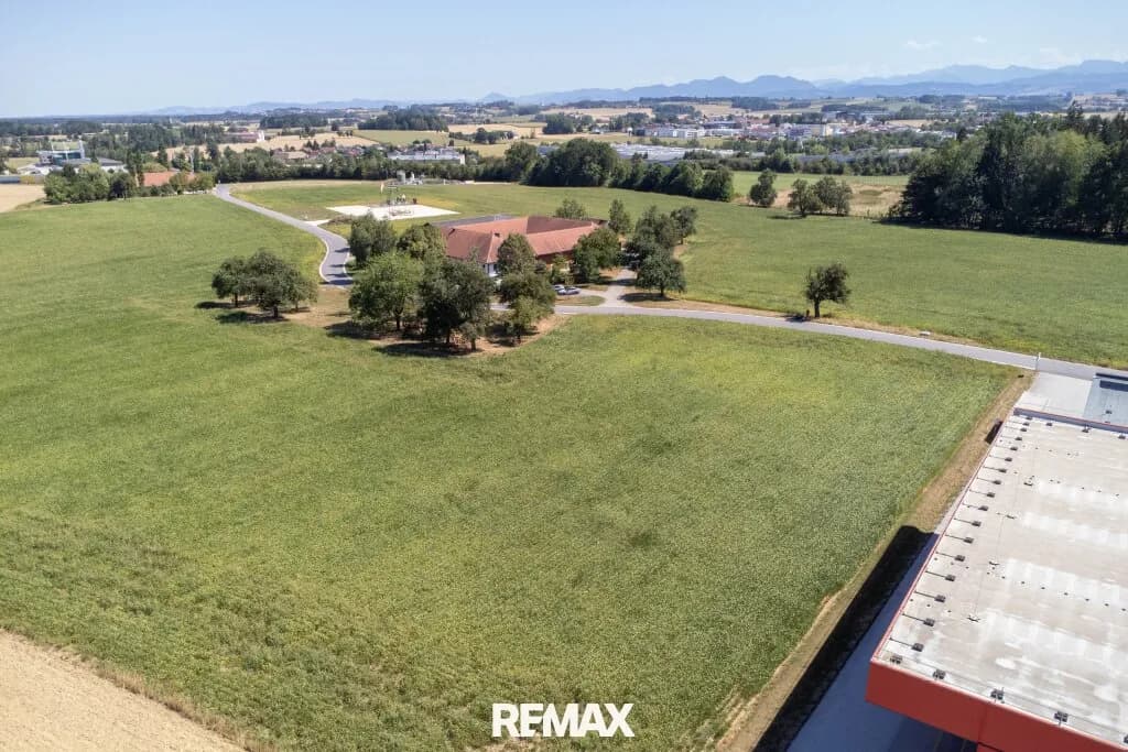 Immobilie kaufen in Wels-Land – 4 400 m², € 660.000 – Bild 2 von 8