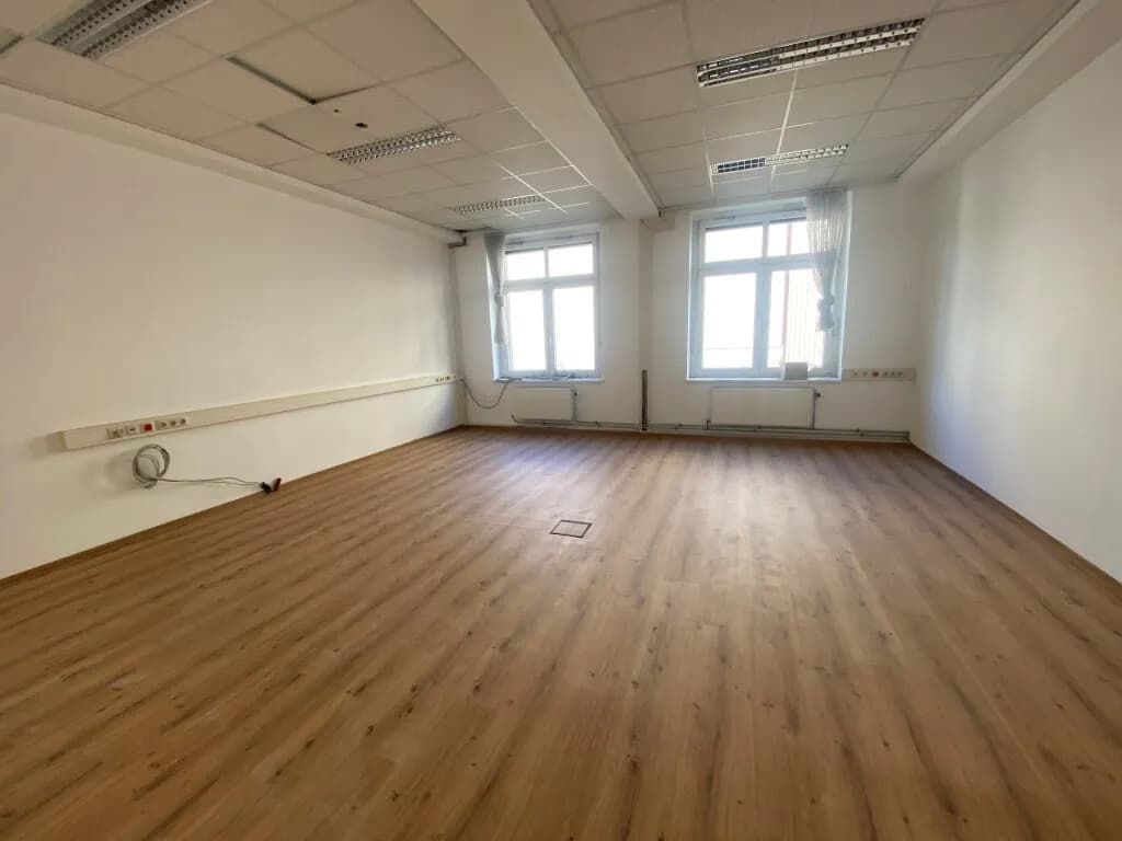 Gewerbeimmobilie mieten in Linz – 2 000 m², € 28.050 – Bild 13 von 17