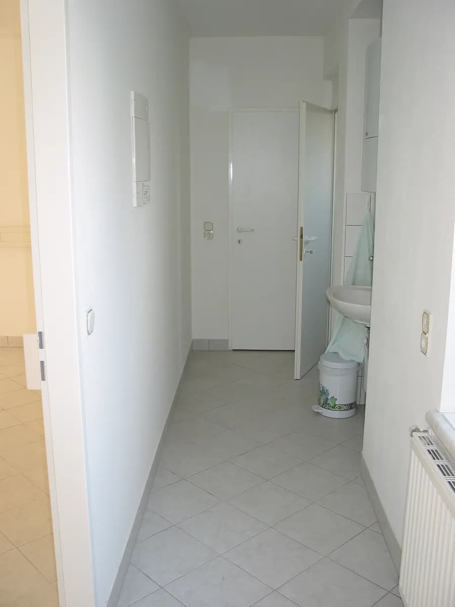 2-Zimmer-Gewerbeimmobilie mieten in Wels – 60 m², € 530 – Bild 8 von 11
