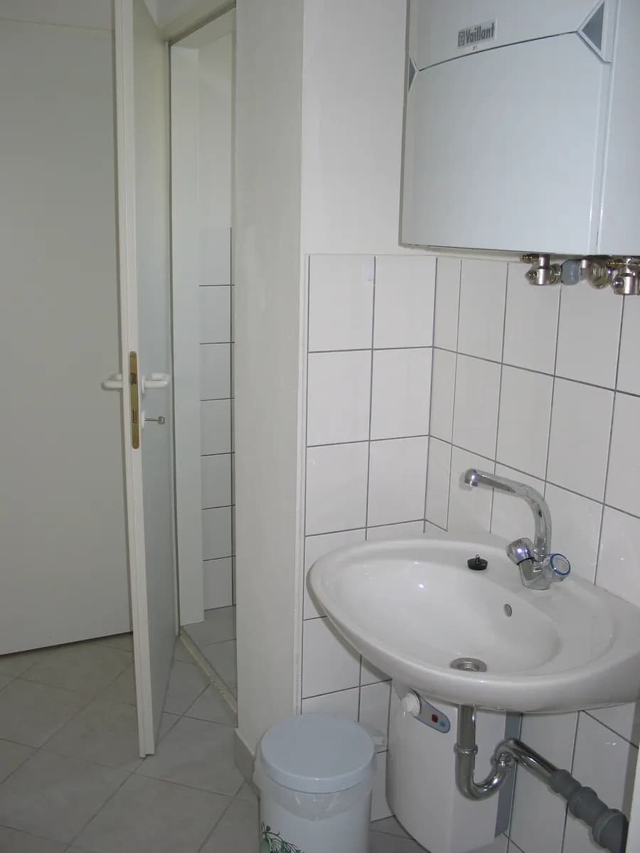 2-Zimmer-Gewerbeimmobilie mieten in Wels – 60 m², € 530 – Bild 9 von 11