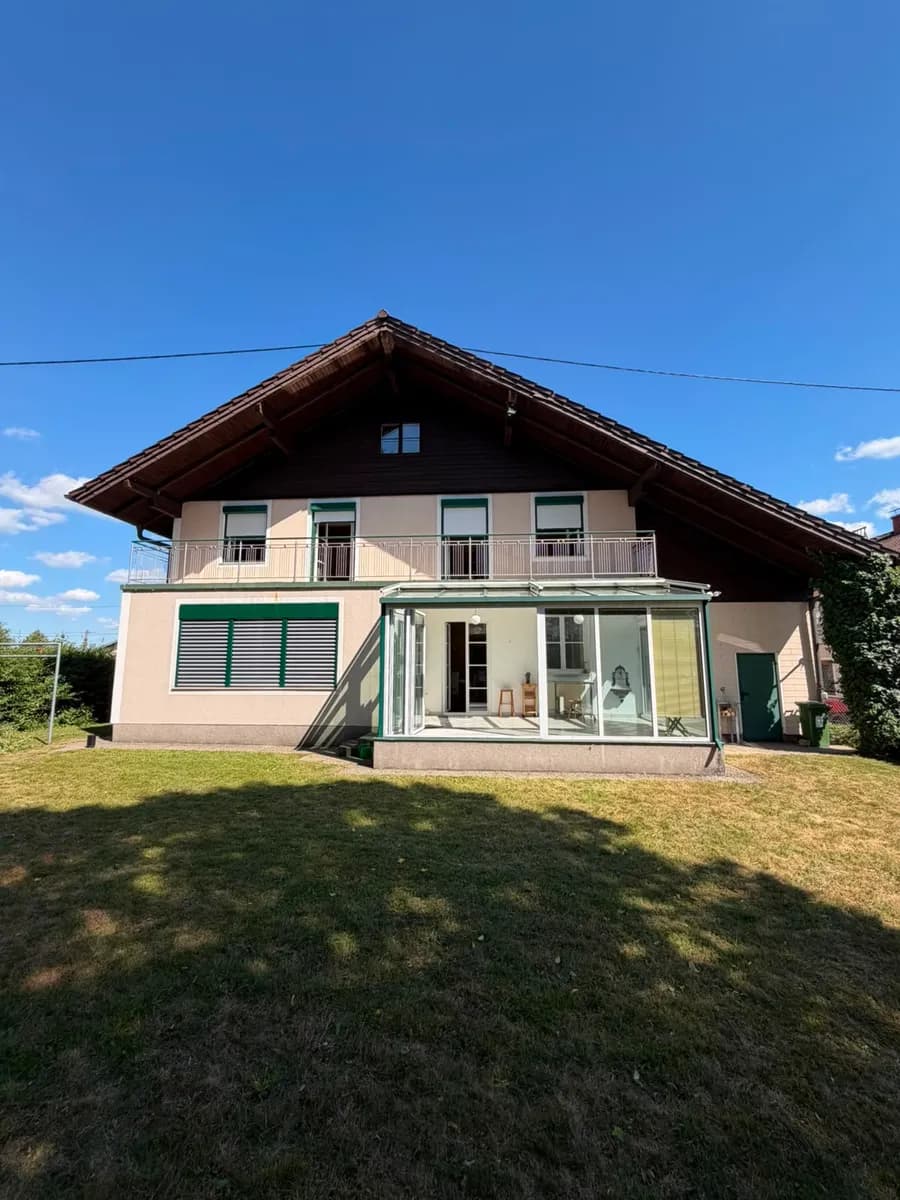 6-Zimmer-Haus mieten in Gmunden – 180 m², € 2.350 – Bild 1 von 18